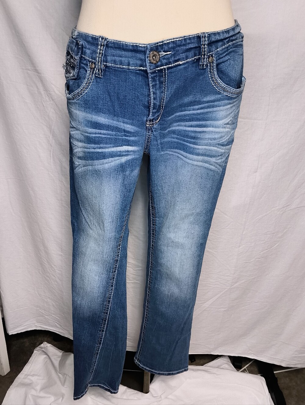 Ariya Women’s Blue Denim Jeans - Classic Mid-Rise 16